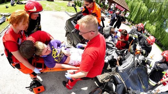 Groźny wypadek na parkingu Straży Pożarnej