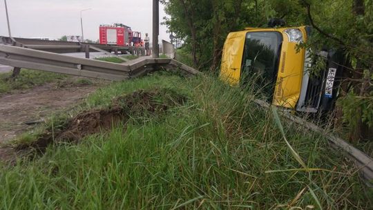 Groźny wypadek na Warszawskiej. Dwie osoby ranne