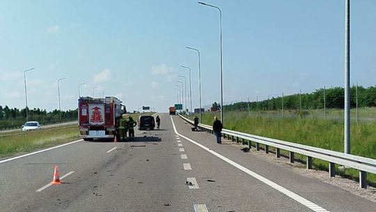 Groźny wypadek pod Radomiem. Jedna osoba ranna. Droga w kierunku Krakowa zablokowana