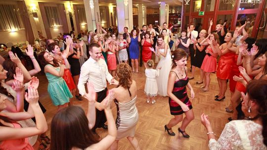 HIT INTERNETU: Nowoczesne wesele przy techno?