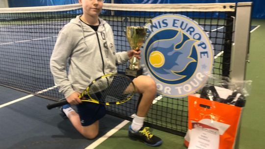 Hubert Plenkiewicz triumfował w międzynarodowym turnieju Tennis Europe U-12