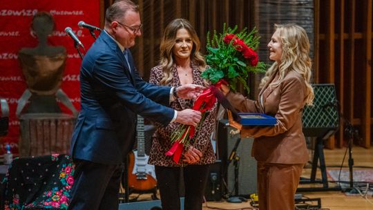 Huczne obchody 120-lecia IV LO im. Tytusa Chałubińskiego. Wystawa, gala, bal i sentymentalny spacer