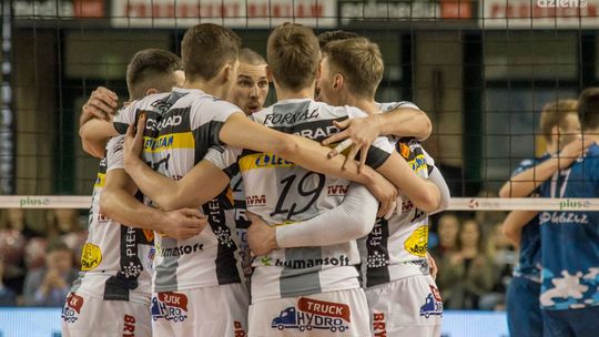 Huśtawka nastrojów, wygrana Czarnych