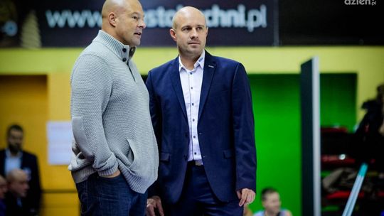 HydroTrucku gotowy do gry. Piotr Kardaś na ławce trenerskiej