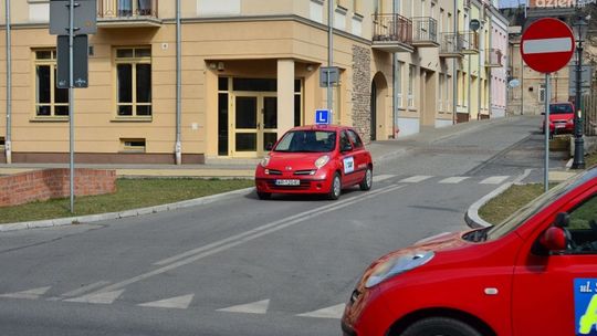 Idą nowe przepisy, siedziba WORD oblegana