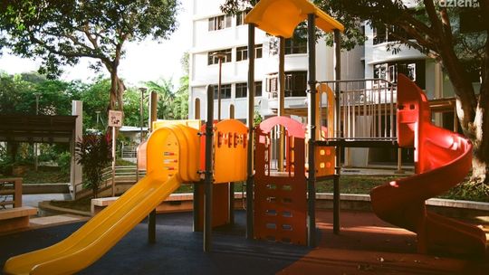 Idealny plac zabaw do ogrodu: Urządzenia do zabaw z pcv