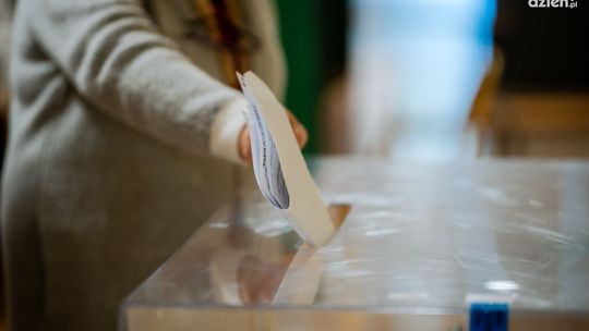 Ile osób oddało już głos? Klwów w czołówce
