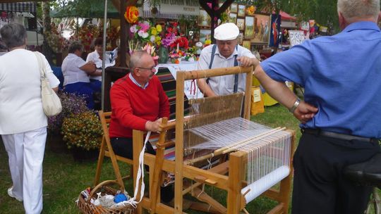 IŁŻA. Jarmark z kolorowymi kramami