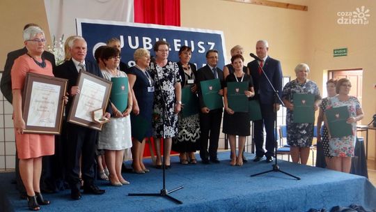 IŁŻA. Medale z okazji 80-lecia liceum