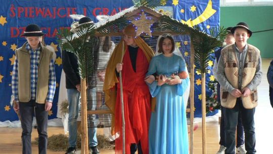 Iłża. Wspólne kolędowanie w gimnazjum