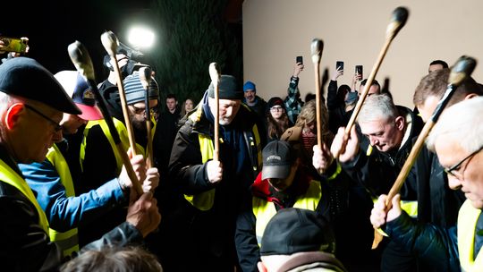 Iłża znów zabrzmiała rytmem barabanu. Nocna tradycja przyciągnęła tłumy mieszkańców Iłża znów zabrzmiała rytmem barabanu. Nocna tradycja przyciągnęła tłumy mieszkańców