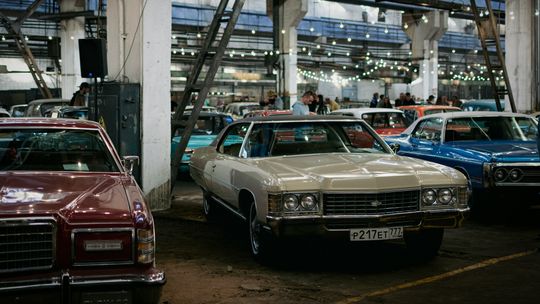 Import aut z USA bez stresu – jak bezpiecznie licytować na IAAI z pomocą BidCars?