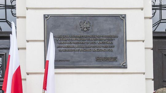 Informacje. 15 lat minęło od katastrofy smoleńskiej