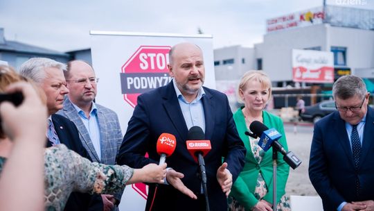Informacje. Akcja posłów PiS przeciwko podwyżkom 