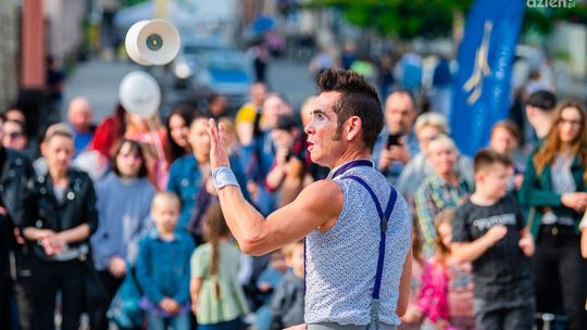 Informacje. Artyści uliczni opanowali centrum Radomia