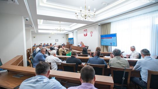 Informacje. Bez wotum, bez absolutorium