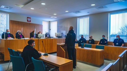 Informacje. Bez wyroku w sprawie pobicia właścicielki Żabki Informacje. Bez wyroku w sprawie pobicia właścicielki Żabki