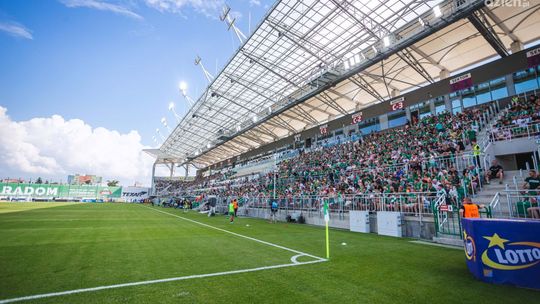 Informacje. Co dalej z budową dwóch trybun na stadionie?