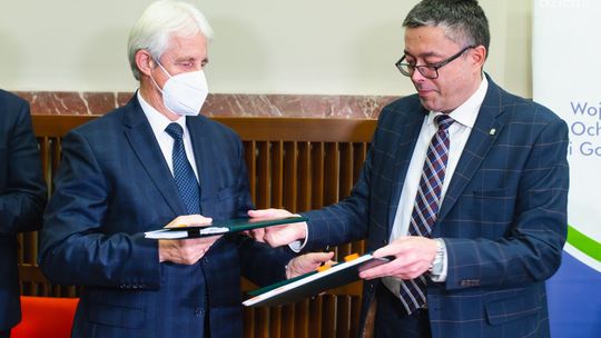 Informacje. Coraz więcej "elektryków"