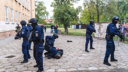 Informacje. Ćwiczenia służb