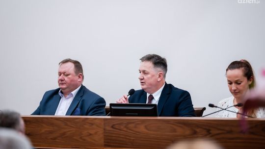 Informacje. Dariusz Wójcik nowym przewodniczącym rady miejskiej