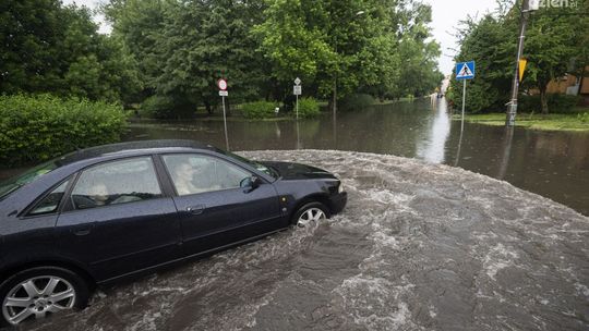 Informacje. Gwałtowna burza nad Radomiem i regionem