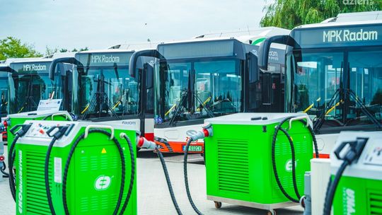 Informacje. Kolejne "elektryki" na ulicach