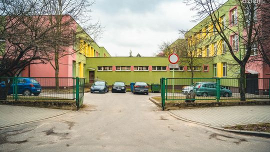 Informacje. Które radomskie szkoły będą korzystały z podręcznika prof. Roszkowskiego?