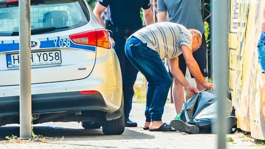 Informacje. Mężczyzna zmarł na chodniku
