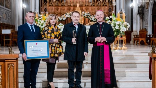 Informacje. Nagroda dla Roberta Grudnia