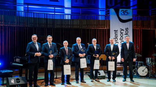 Informacje. Nagrody i odznaczenia z okazji 35-lecia samorządu terytorialnego