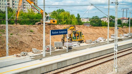 Informacje. Po dwóch torach do stolicy