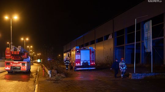 Informacje. Pożar hali na Młodzianowskiej