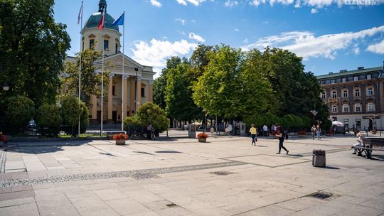 Informacje. Przetarg na remont Pl. Konstytucji unieważniony