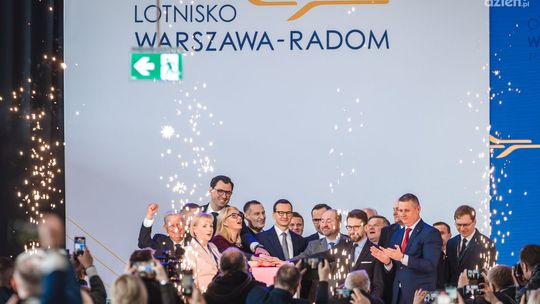Informacje. Radomskie lotnisko oficjalnie otwarte