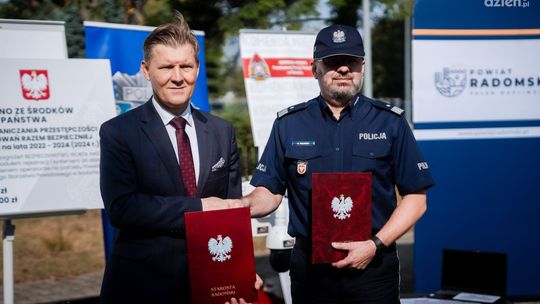 Informacje. Radomskie starostwo przekazało sprzęt dla policji