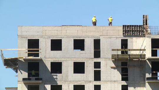 Informacje. Rośnie blok na Michałowie