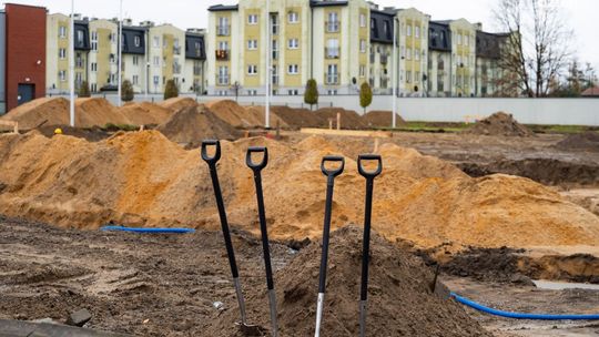 Informacje. Rośnie Fabryka Broni 