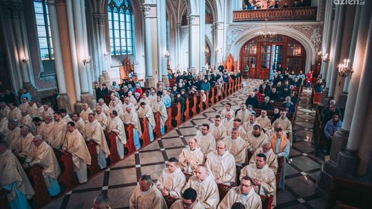 Informacje. Rozpoczęło się Triduum Paschalne Informacje. Rozpoczęło się Triduum Paschalne