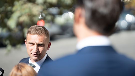 Informacje. Spór Bąkiewicza z Frysztakiem trwa