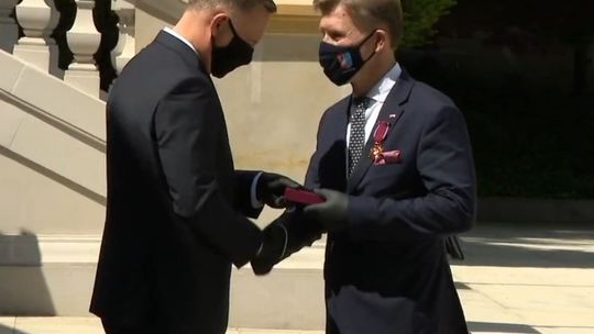 Informacje. Starosta ze Złotym Krzyżem Zasługi