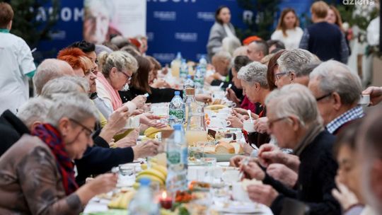 Informacje. Świąteczne spotkanie dla osób starszych i samotnych