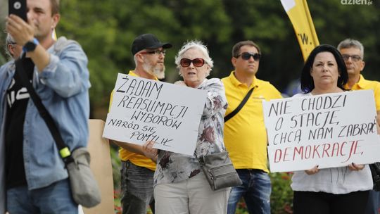 Informacje. W obronie mediów