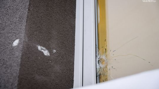 Informacje. Wystrzał na komisariacie 