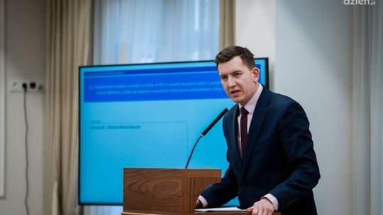 Informacje. Za poszerzeniem granic 