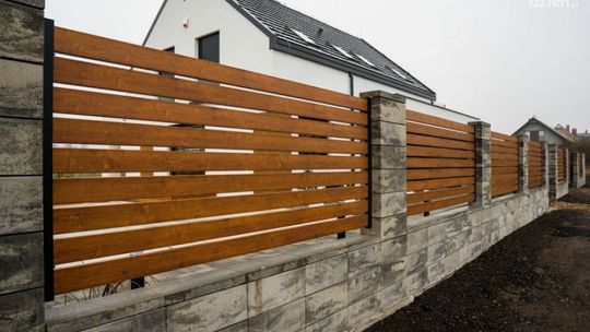 Innowacyjne balkony oraz płoty — zwiększ wyjątkowość swojej działki!