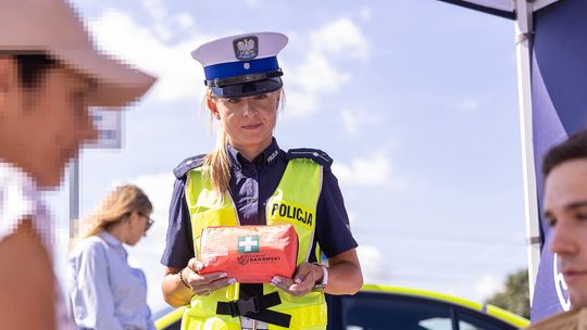 Instruktaż pierwszej pomocy zaraz po przekroczeniu prędkości