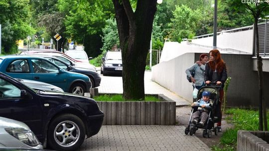 INTERWENCJE: Blokują chodnik na Plantach