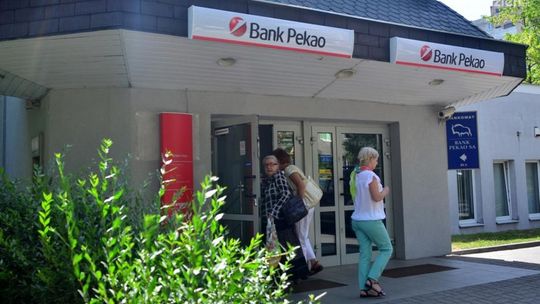 INTERWENCJE: Kolejki w banku Pekao SA