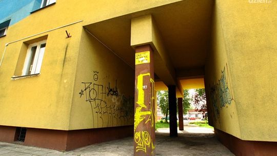 INTERWENCJE: Lokatorzy mają dość imprez w bramie